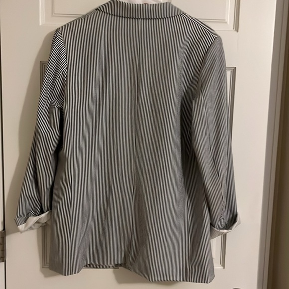 Navy and white striped H&M blazer, size 10 - Picture 5 of 5